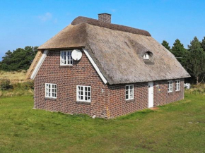 Vintage Holiday Home in Bl vand Near the Sea